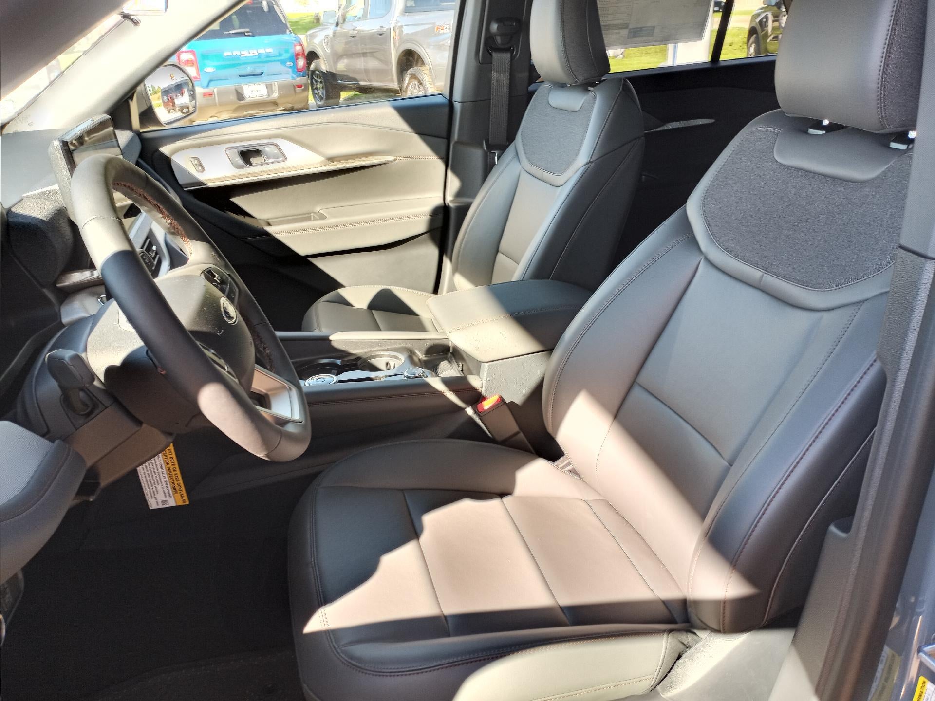 2027 Ford Explorer Active w/200A Pkg 4WD