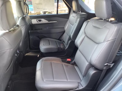 2027 Ford Explorer Active w/200A Pkg 4WD
