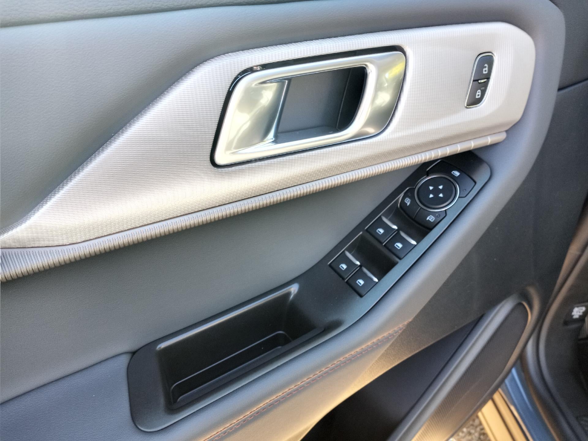 2026 Ford Explorer Active w/100A Pkg 4WD