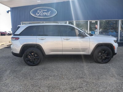 2023 Jeep Grand Cherokee Laredo 4x4