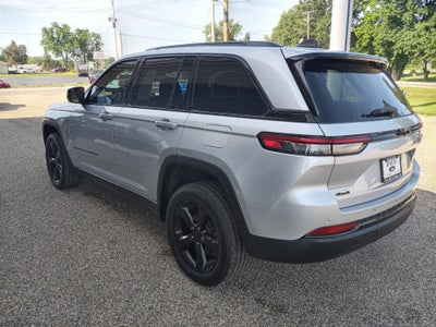2023 Jeep Grand Cherokee Laredo 4x4
