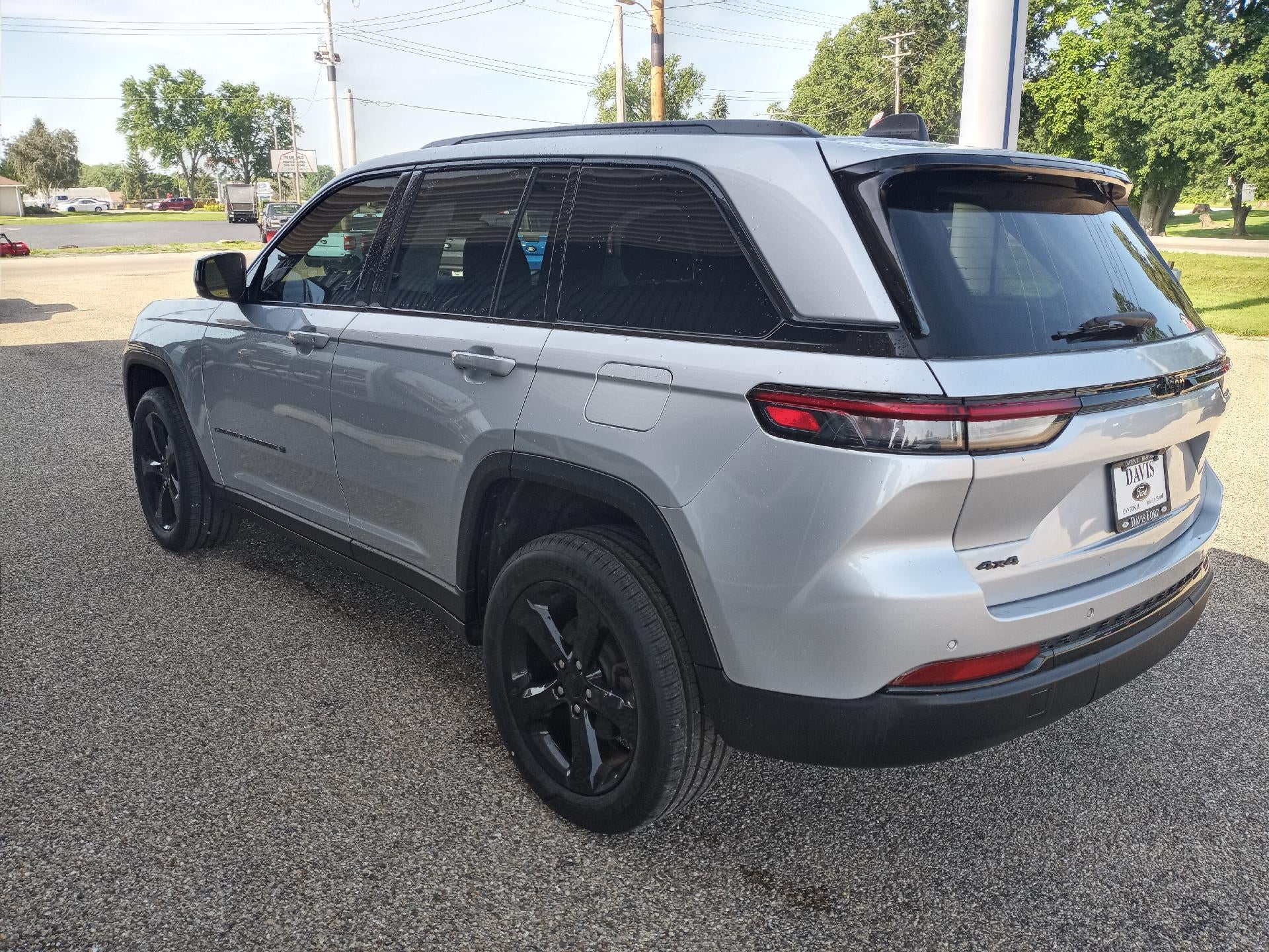 2023 Jeep Grand Cherokee Laredo 4x4