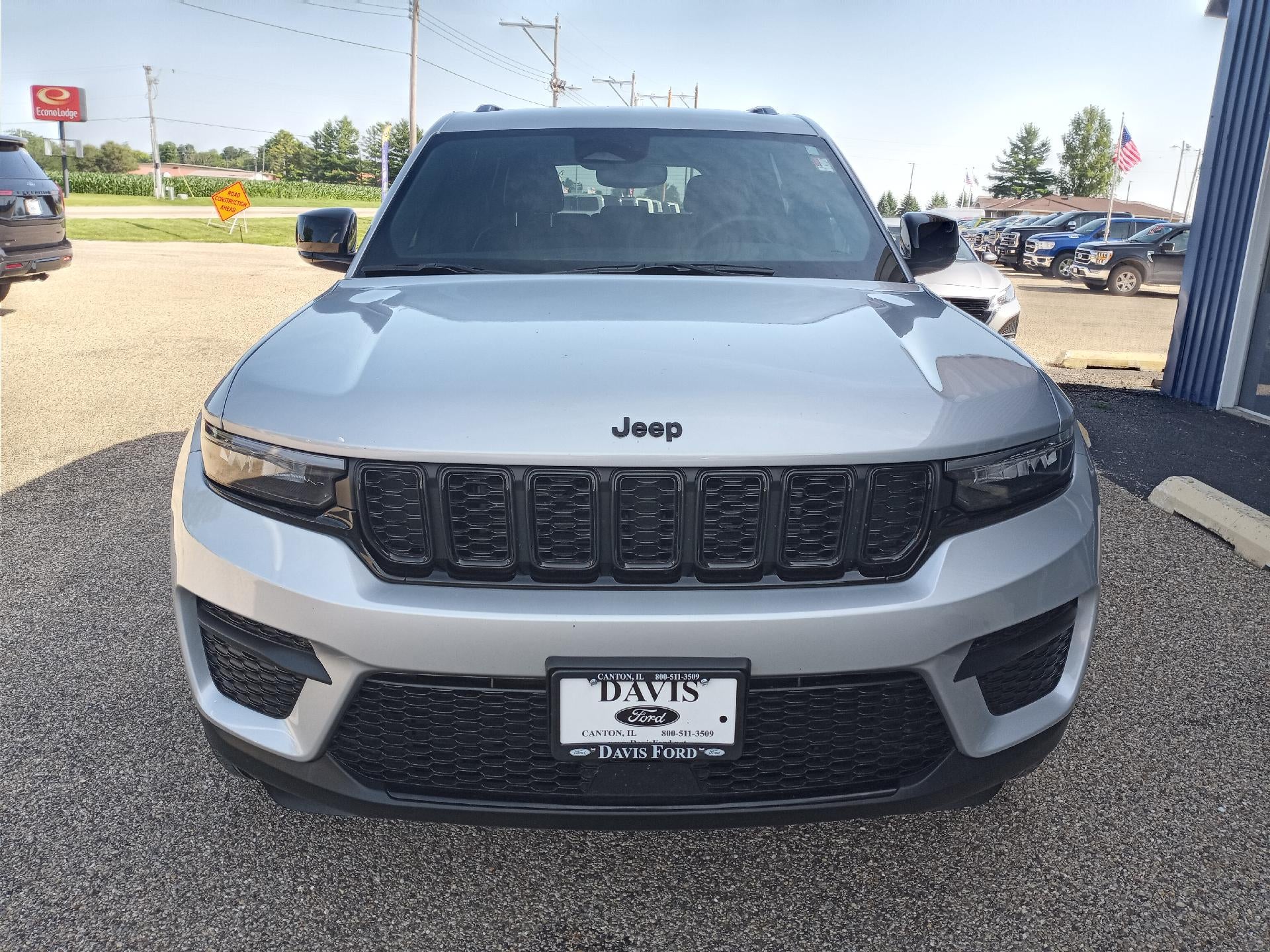 2023 Jeep Grand Cherokee Laredo 4x4