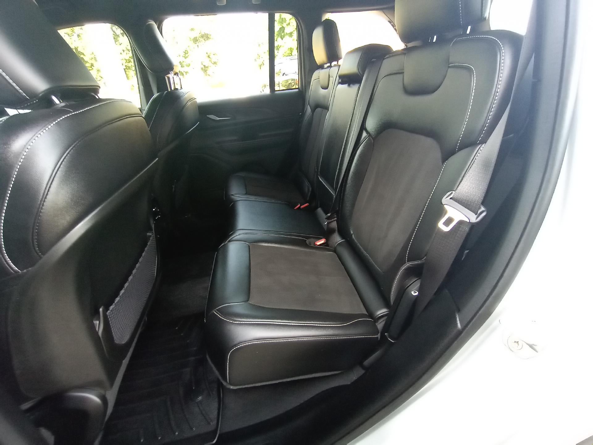 2023 Jeep Grand Cherokee Laredo 4x4