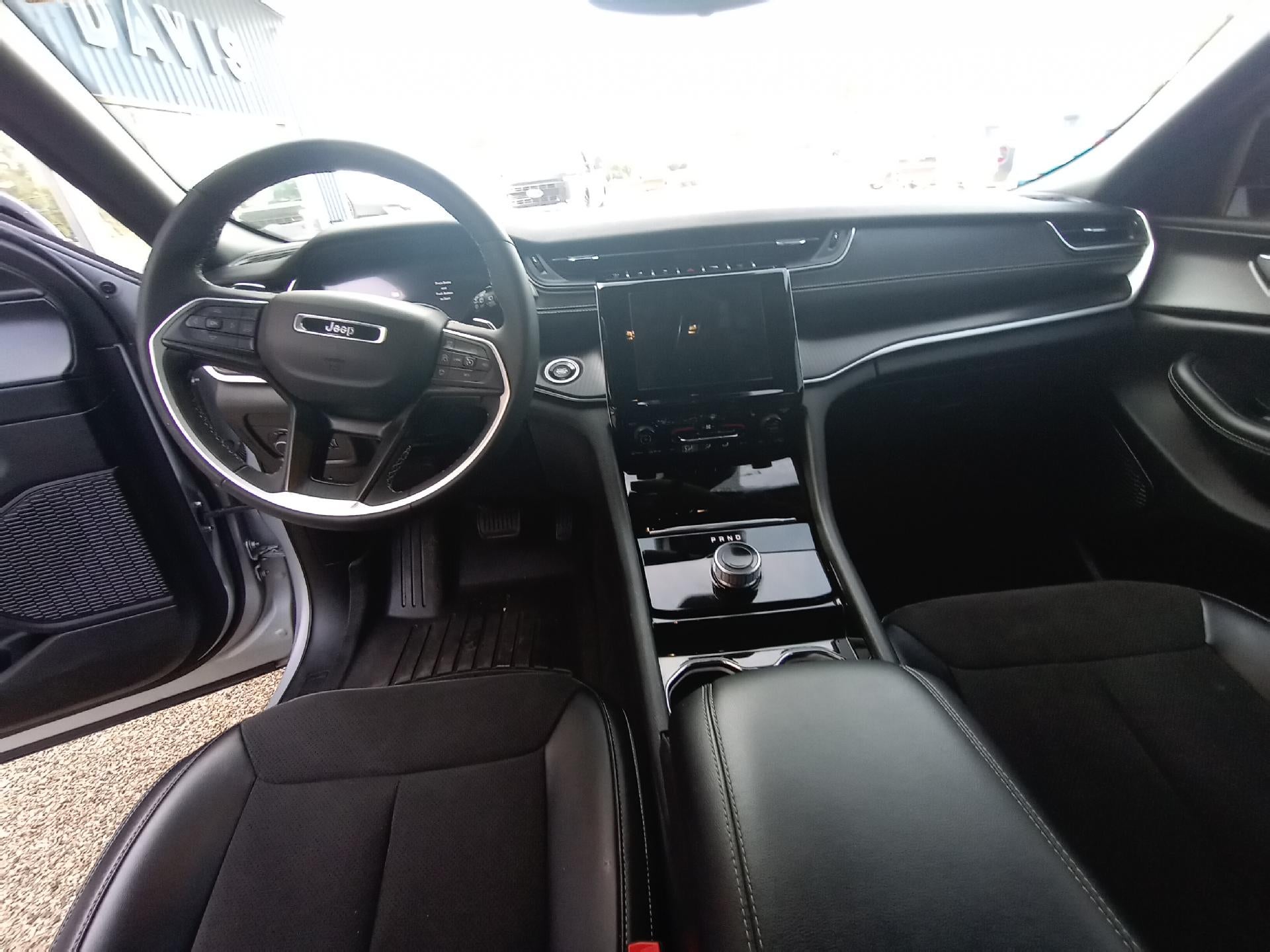 2023 Jeep Grand Cherokee Laredo 4x4