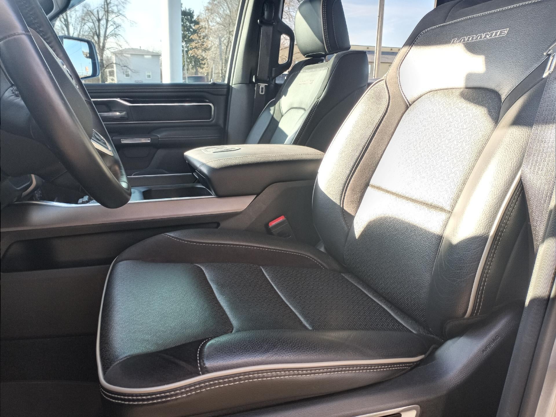 2022 RAM 1500 Laramie 4x4 Crew Cab 5'7" Box