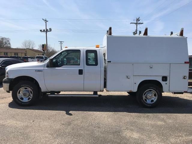 2006 Ford Super Duty F-350 SRW SuperCab 162" WB 60" CA XL 4WD