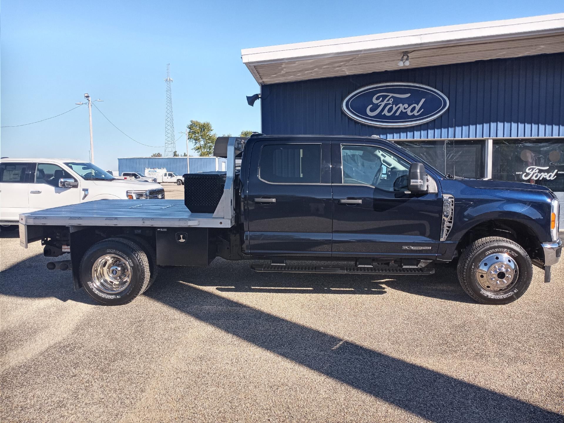 2023 Ford Super Duty F-350 DRW XL 4WD Crew Cab 8' Box