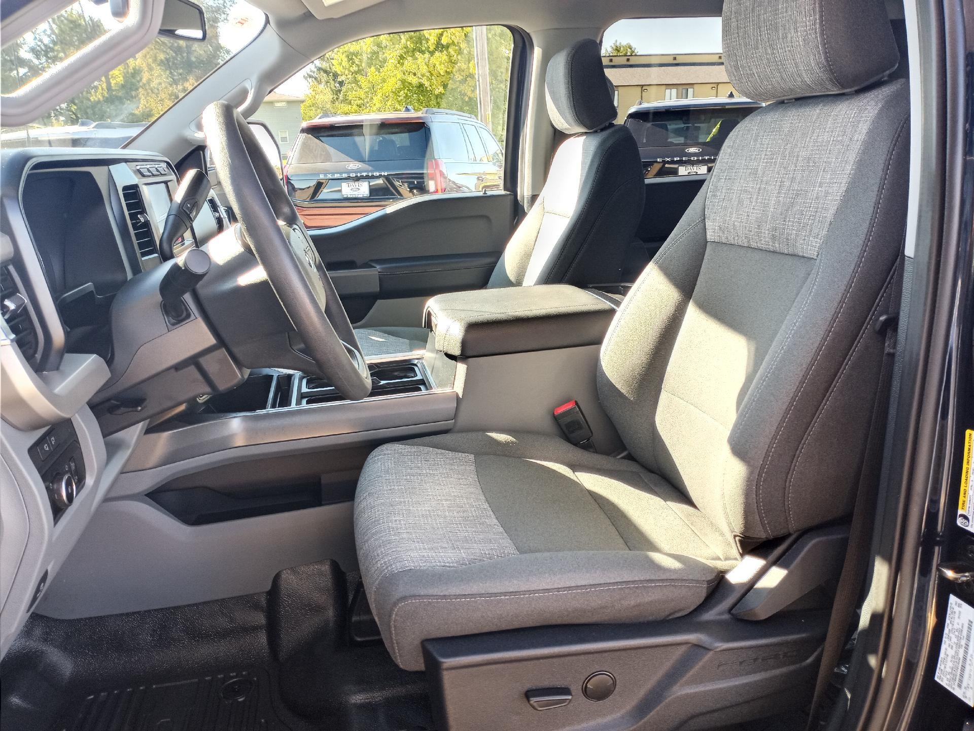 2023 Ford Super Duty F-350 DRW XL 4WD Crew Cab 8' Box