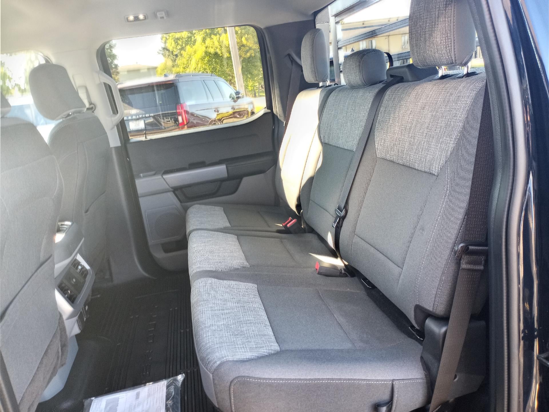 2023 Ford Super Duty F-350 DRW XL 4WD Crew Cab 8' Box