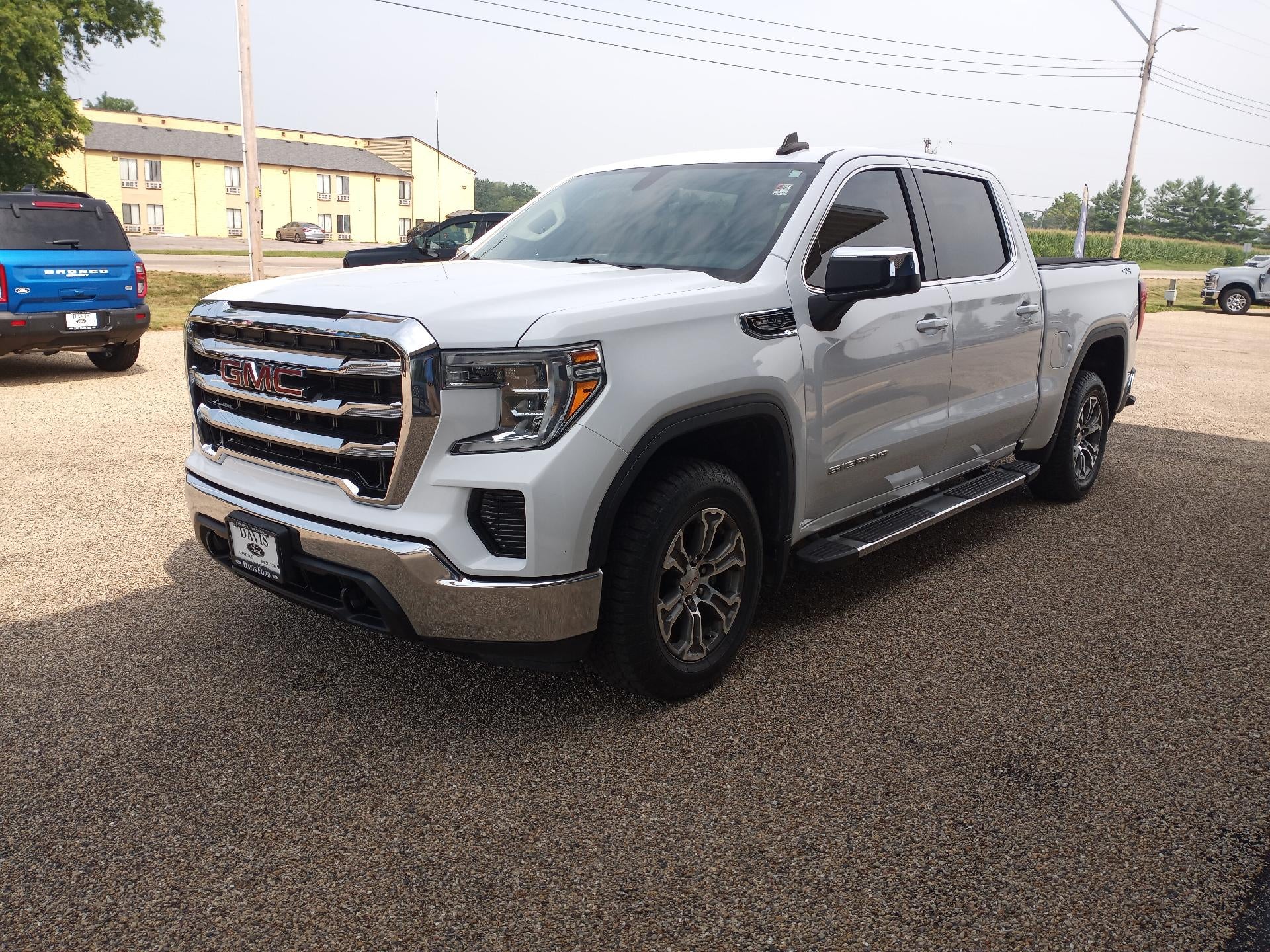 2019 GMC Sierra 1500 Crew Cab Short Box 4-Wheel Drive SLE