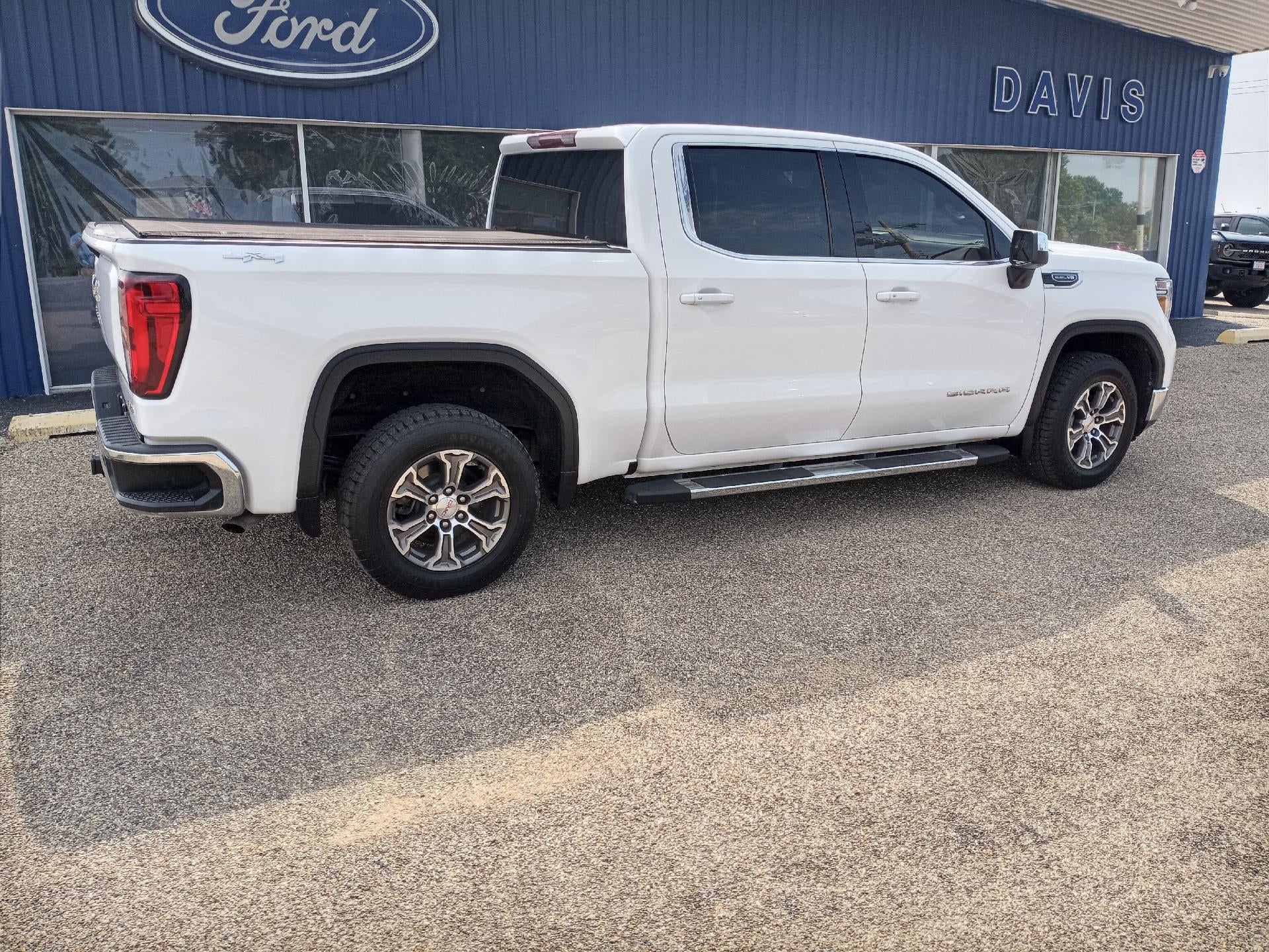 2019 GMC Sierra 1500 Crew Cab Short Box 4-Wheel Drive SLE