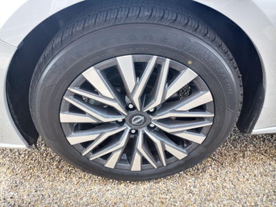 2024 Nissan Altima 2.5 SV Sedan