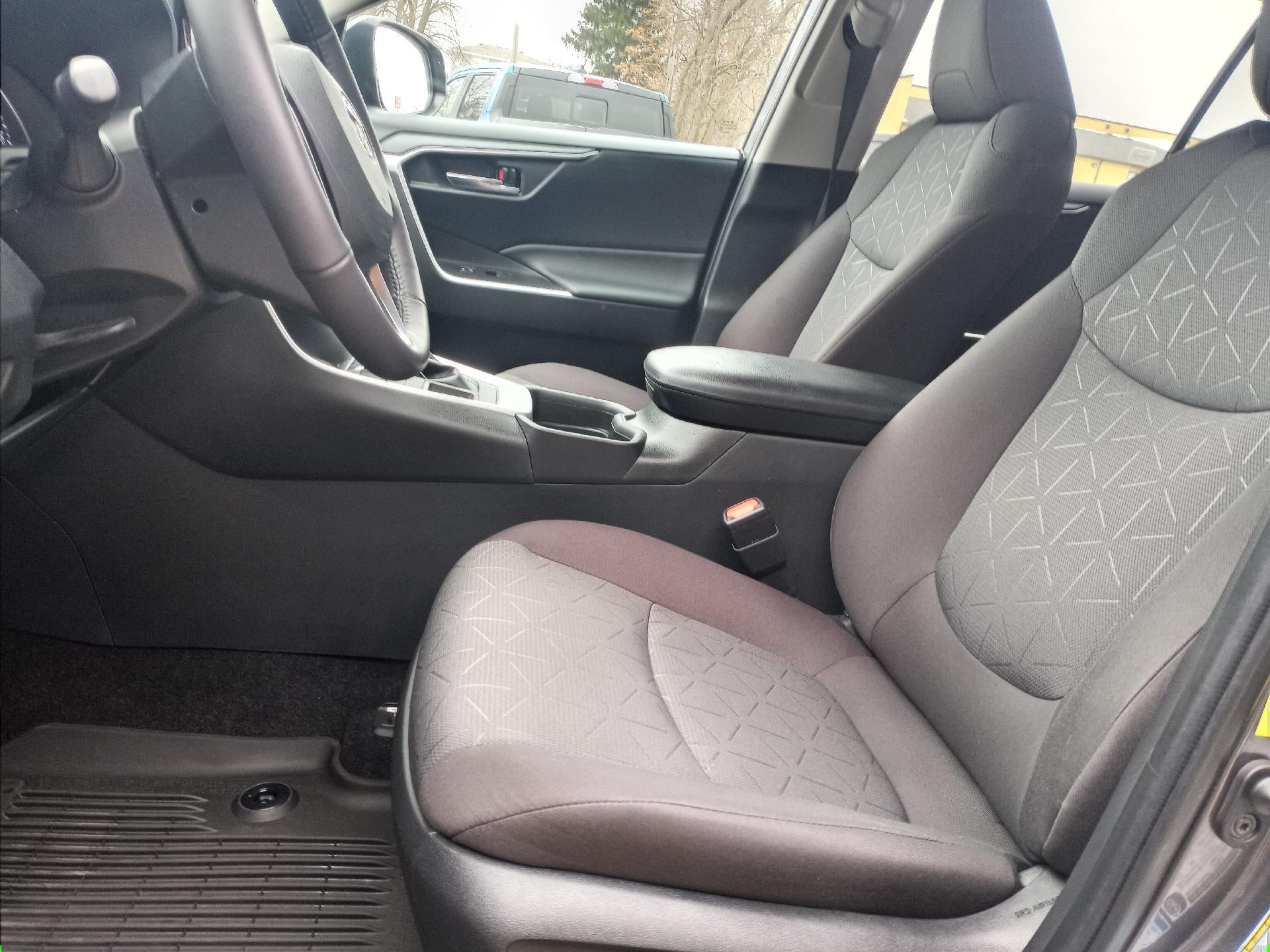 2021 Toyota RAV4 XLE AWD (Natl)