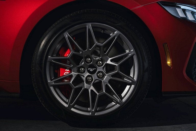 ford-mustang-close-up-wheel